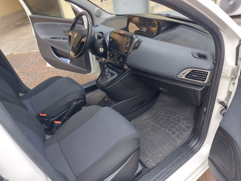 Lancia Ypsilon - 25