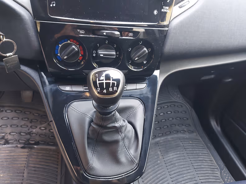 Lancia Ypsilon - 16