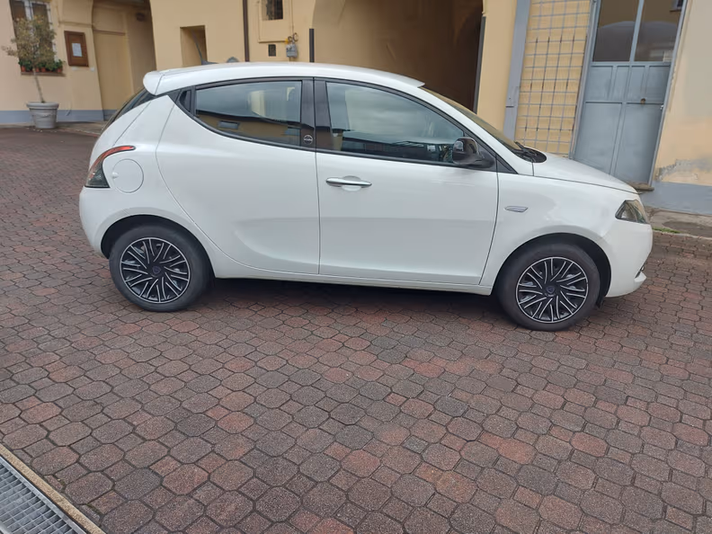 Lancia Ypsilon - 4