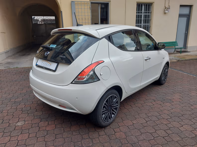 Lancia Ypsilon - 5