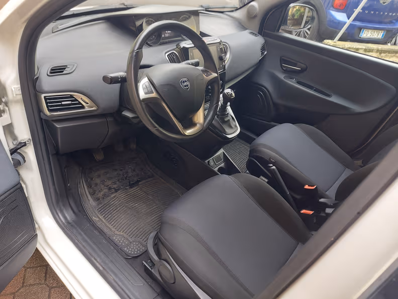 Lancia Ypsilon - 11