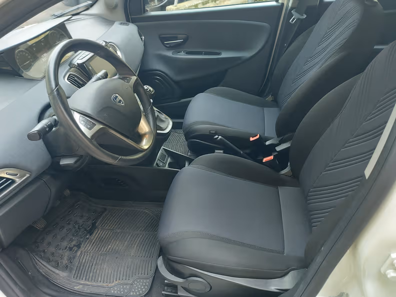 Lancia Ypsilon - 12