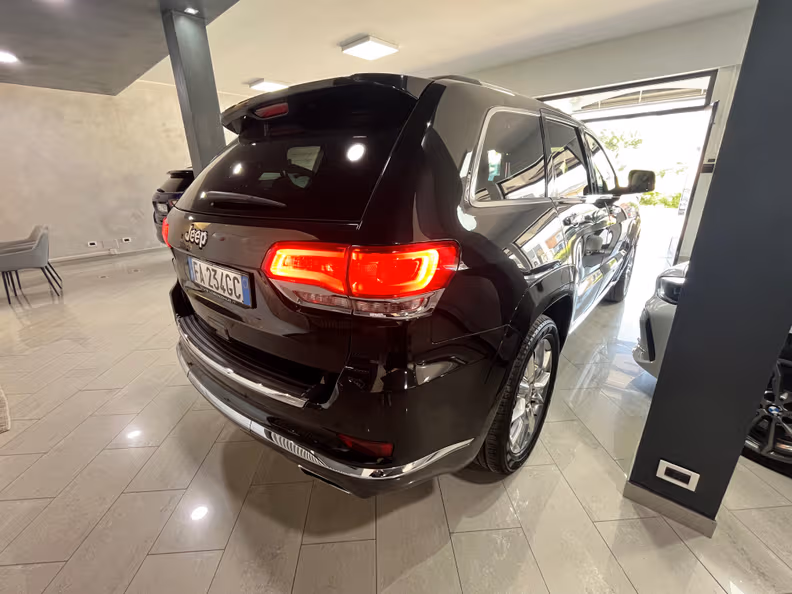 Jeep Grand Cherokee - 16